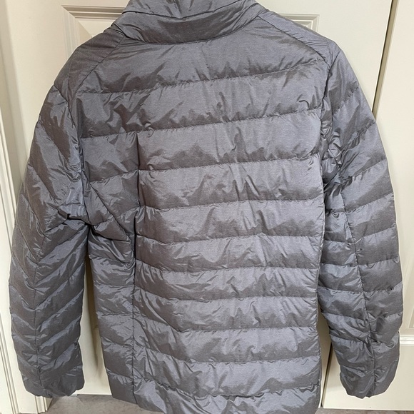 Uniqlo packable light jacket - Picture 2 of 3